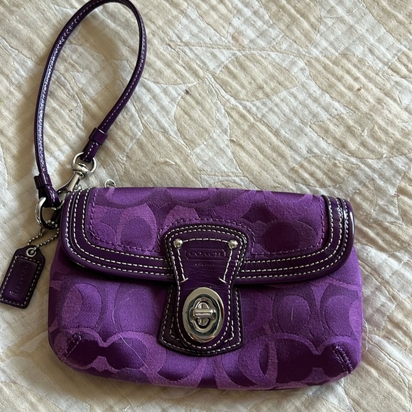Coach Handbags - Coach Wristlet with strap and hang tag